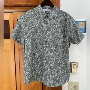 Eddie Bauer Men’s On-the-Go Short Sleeve Button Up Shirt - Large